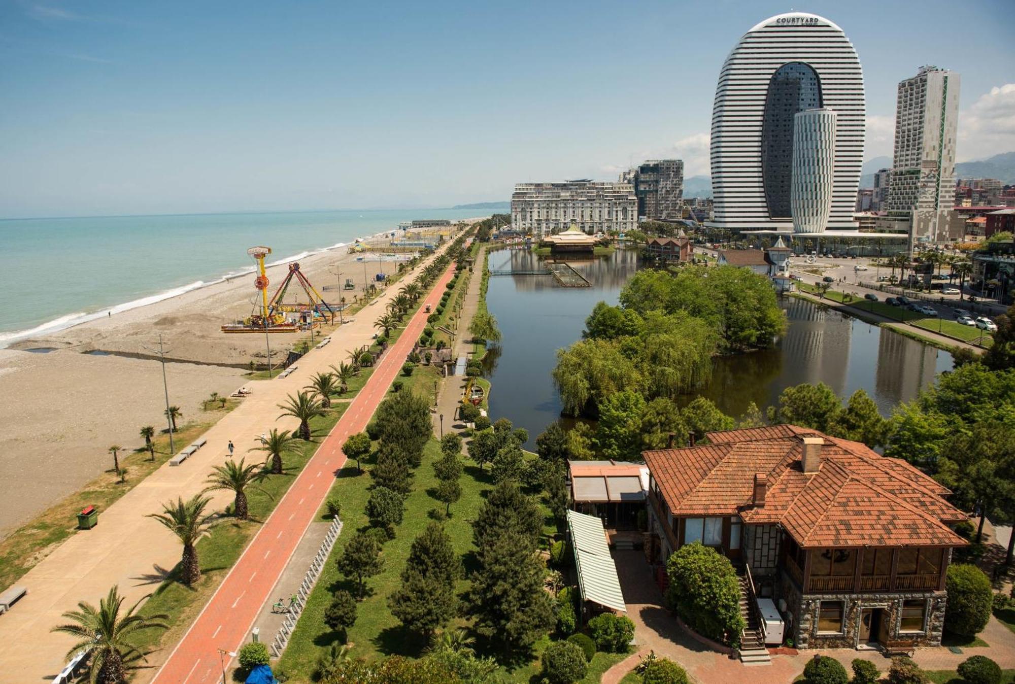 Orbit City Batumi Hotel Kültér fotó